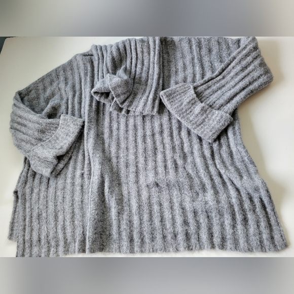 HYFVE Wide Ribbed Turtleneck Oversized Sweater Grey Small NWT - Picture 3 of 8